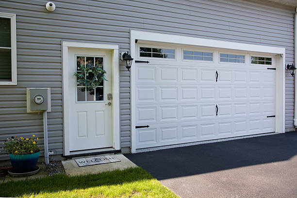 24/7 Emergency Garage Door Panel Replacement experts in North Lynnwood, WA